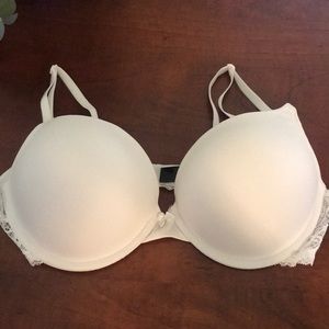 NWOT Bombshell white bra